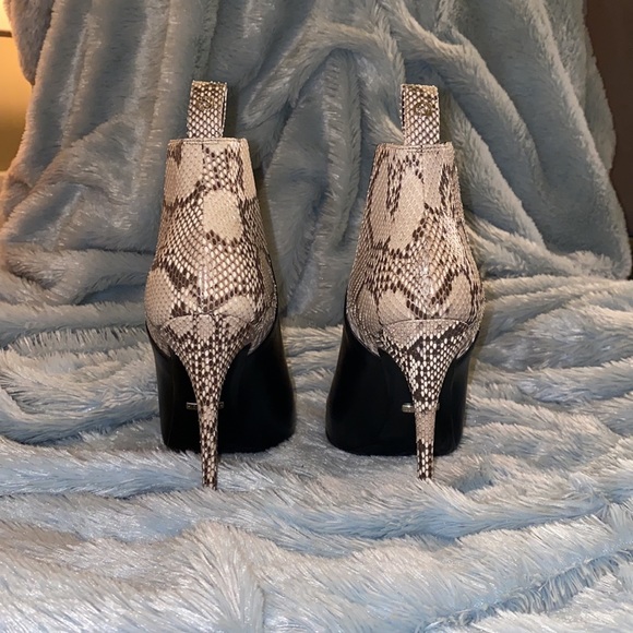 Gucci Black Snakeskin Booties - Picture 3 of 5